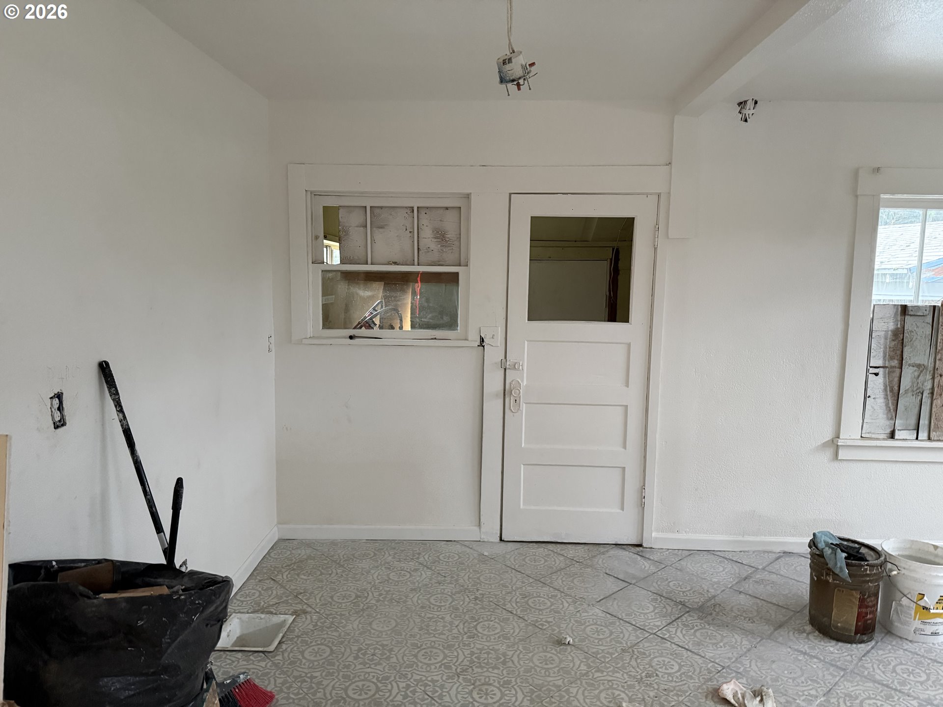 3945 Southwest 185th Avenue Beaverton, OR 97078 - Photo 13 of 26 a living room with furniture and a window