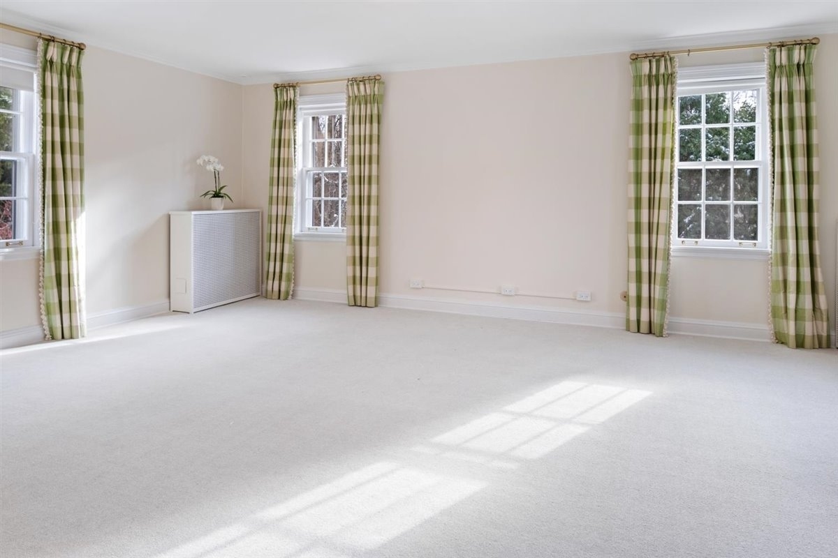114 Dewindt Road Winnetka, IL 60093 - Photo 39 of 62 a view of an empty room with a window