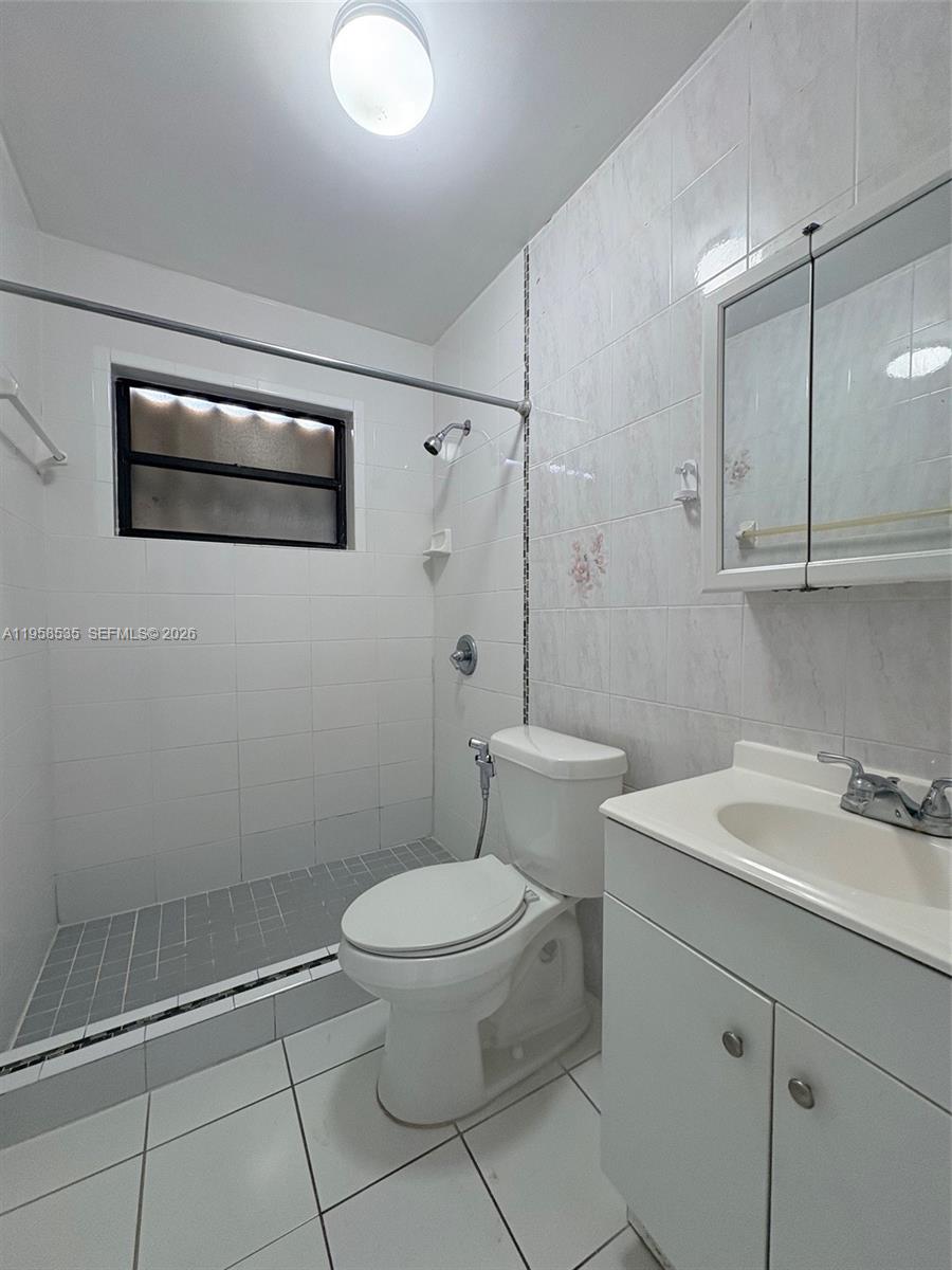 227 East 7th Street, Unit 202 Hialeah, FL 33010 - Photo 6 of 7