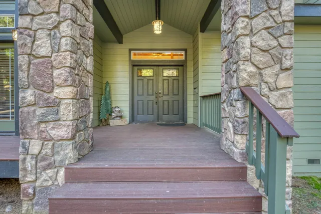 a view of an entryway of a house