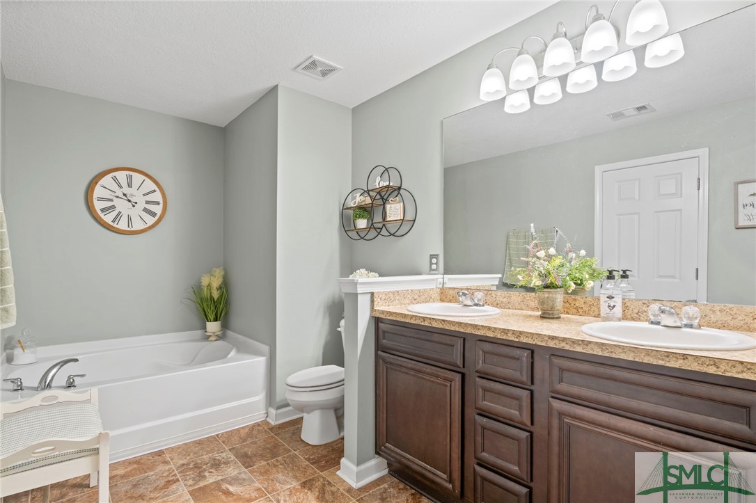15 Hasty Point Road Port Wentworth, GA 31407 - Photo 9 of 26 Primary bathroom with double sinks and garden tub.