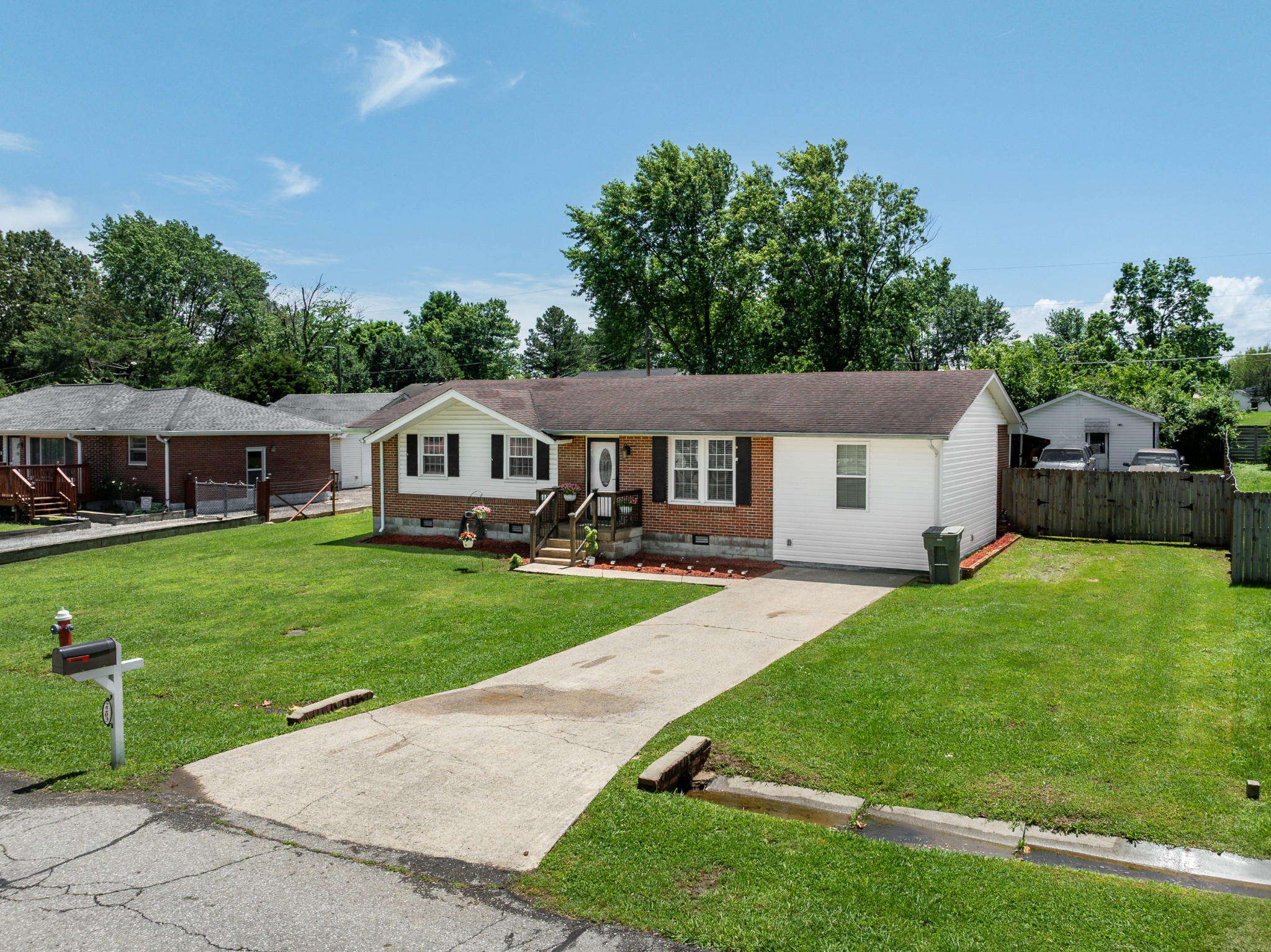2203 Bluegrass Drive Springfield, TN 37172 - Photo 2 of 31 Gallery Image 2