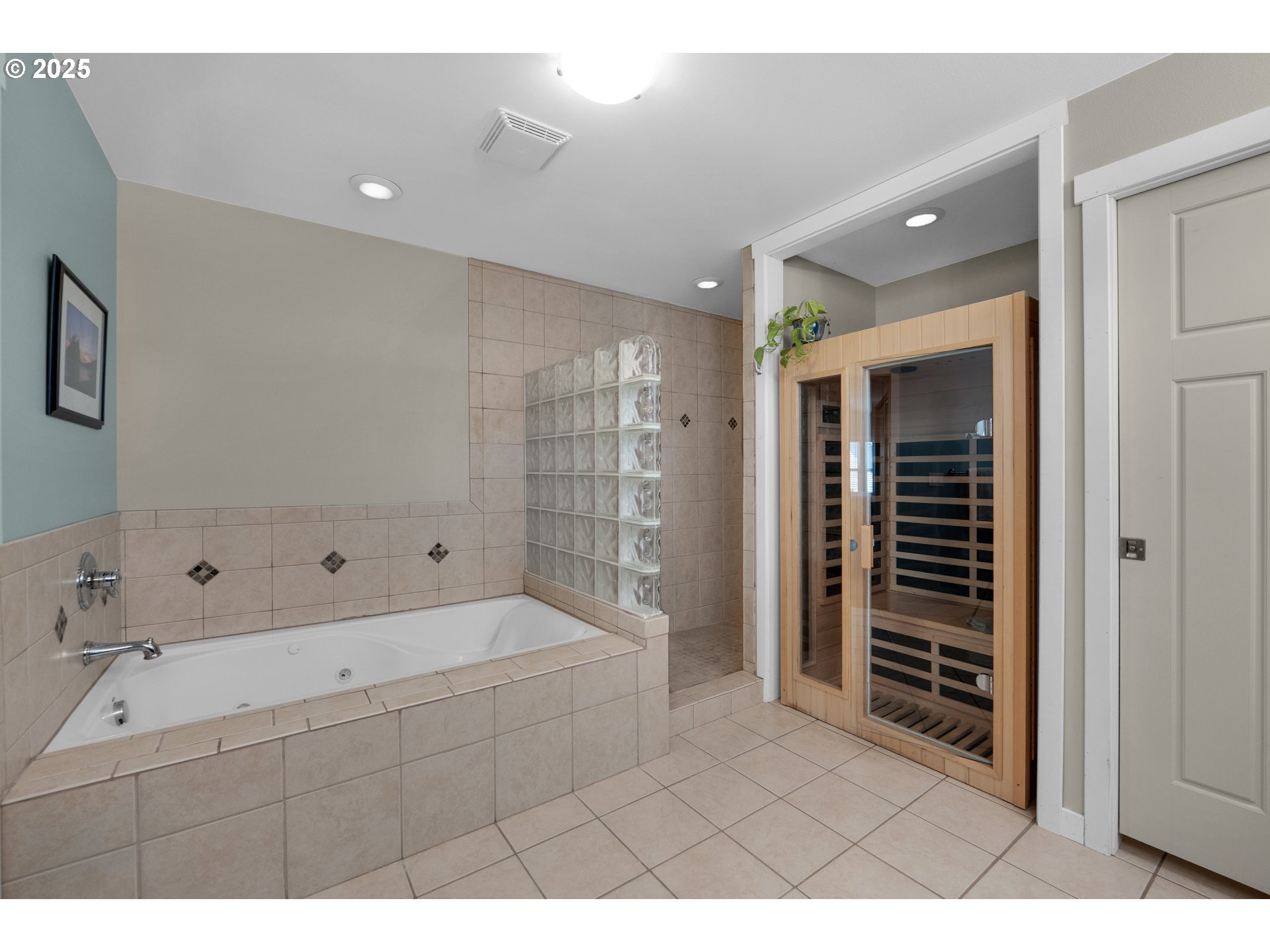 1164 Beach Drive Seaside, OR 97138 - Photo 21 of 46 Owner's Suite Bathroom