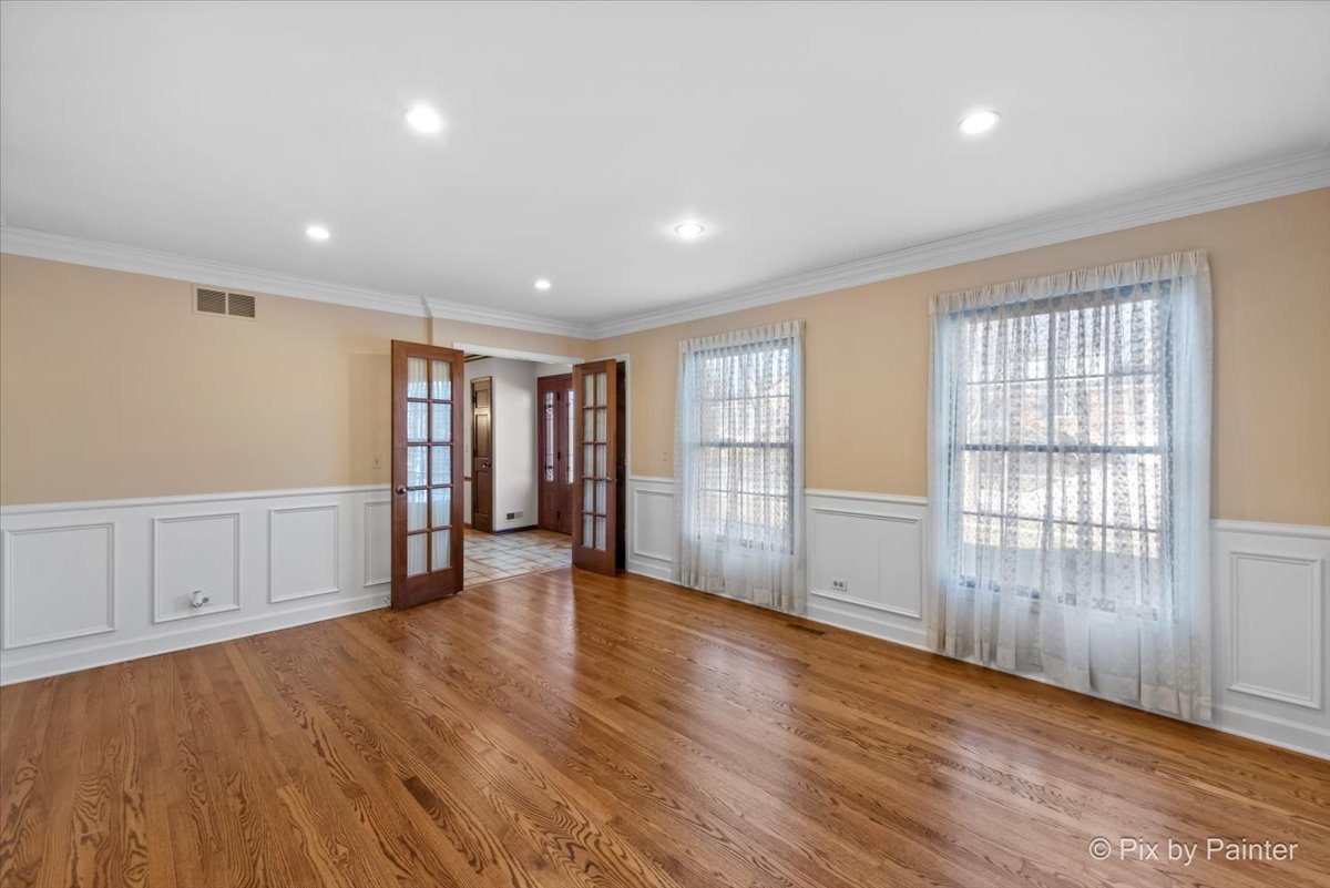 22W271 McCarron Road Glen Ellyn, IL 60137 - Photo 6 of 50 Gallery Image 6
