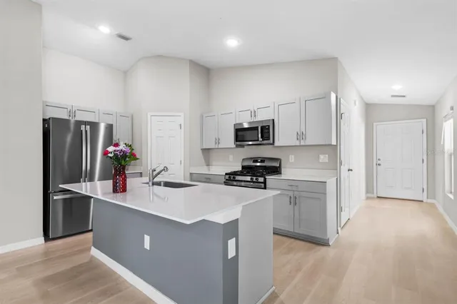 $389,000 | 5424 Summer Sunset Drive, Apollo Beach, FL 33572