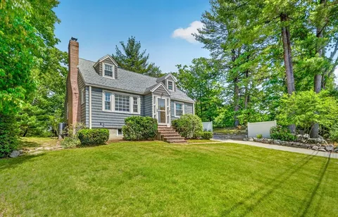 $798,000 | 7 Pine Hill Road, Bedford, MA 01730