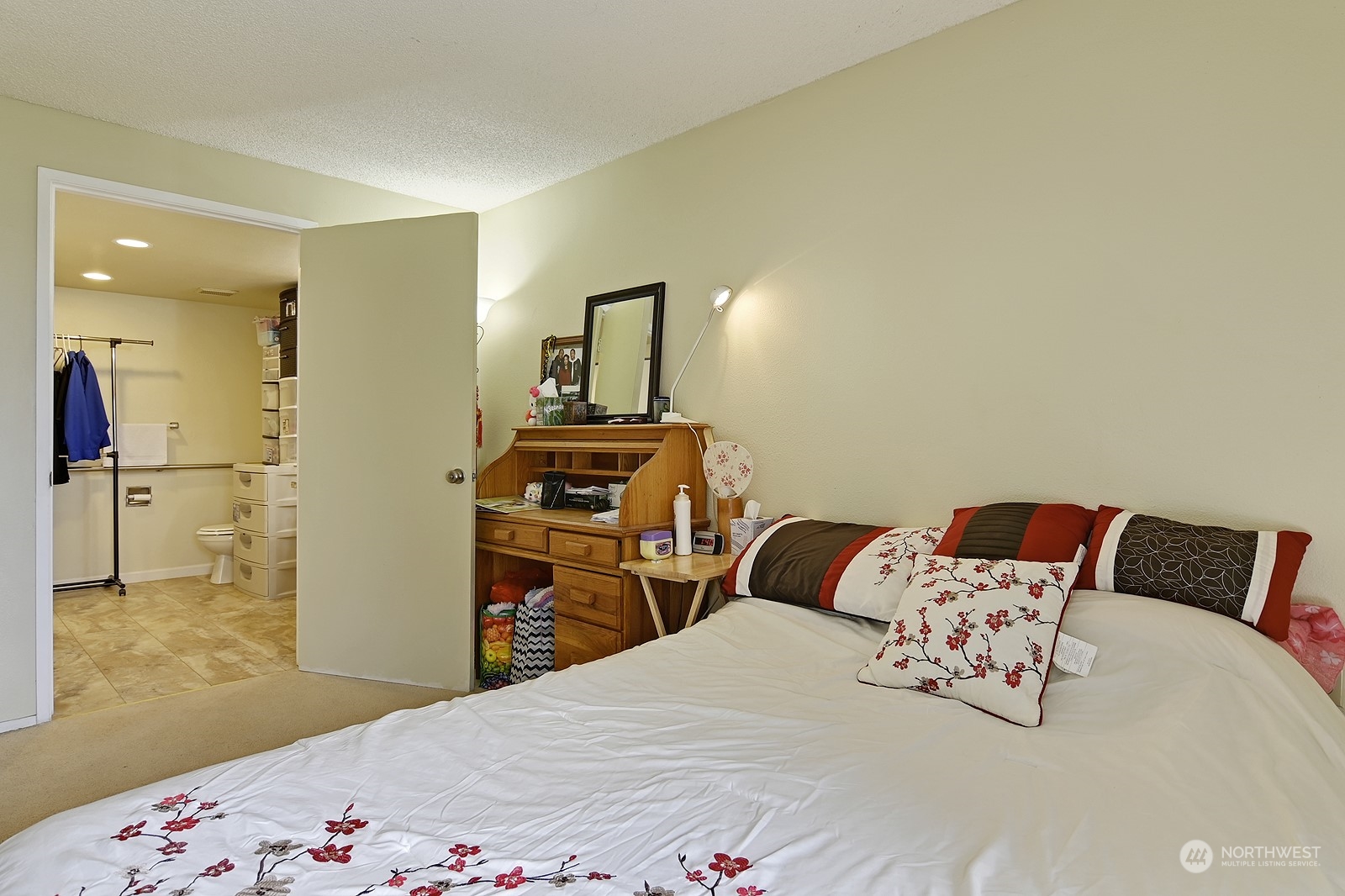 611 Southwest 5th Court, Unit A104 Renton, WA 98057 - Photo 13 of 22 a bedroom with a bed and a lamp