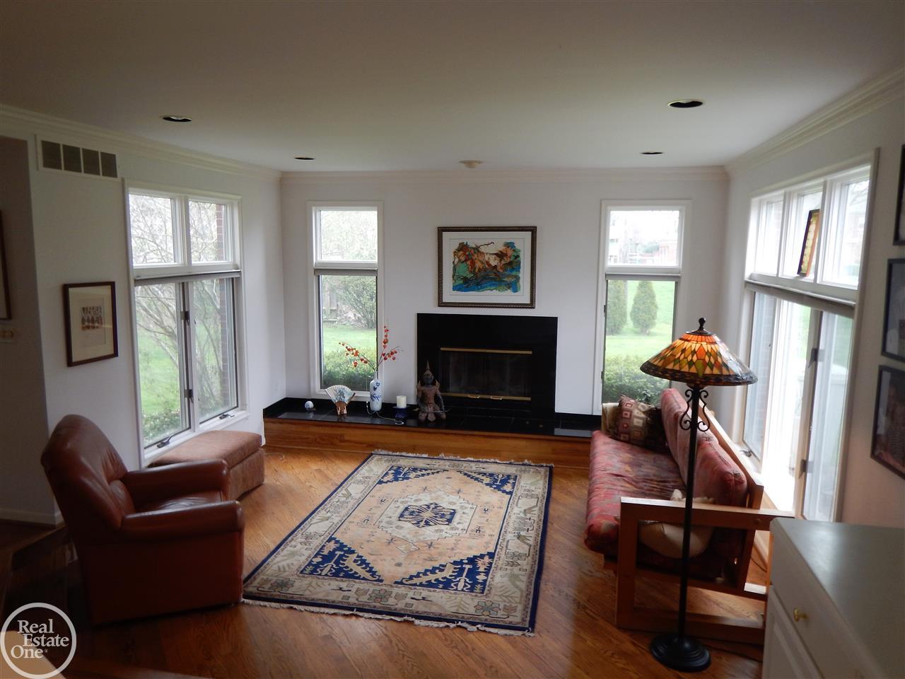 1008 Bedford Road Grosse Pointe, MI 48230 - Photo 21 of 47 31318447-20.JPG