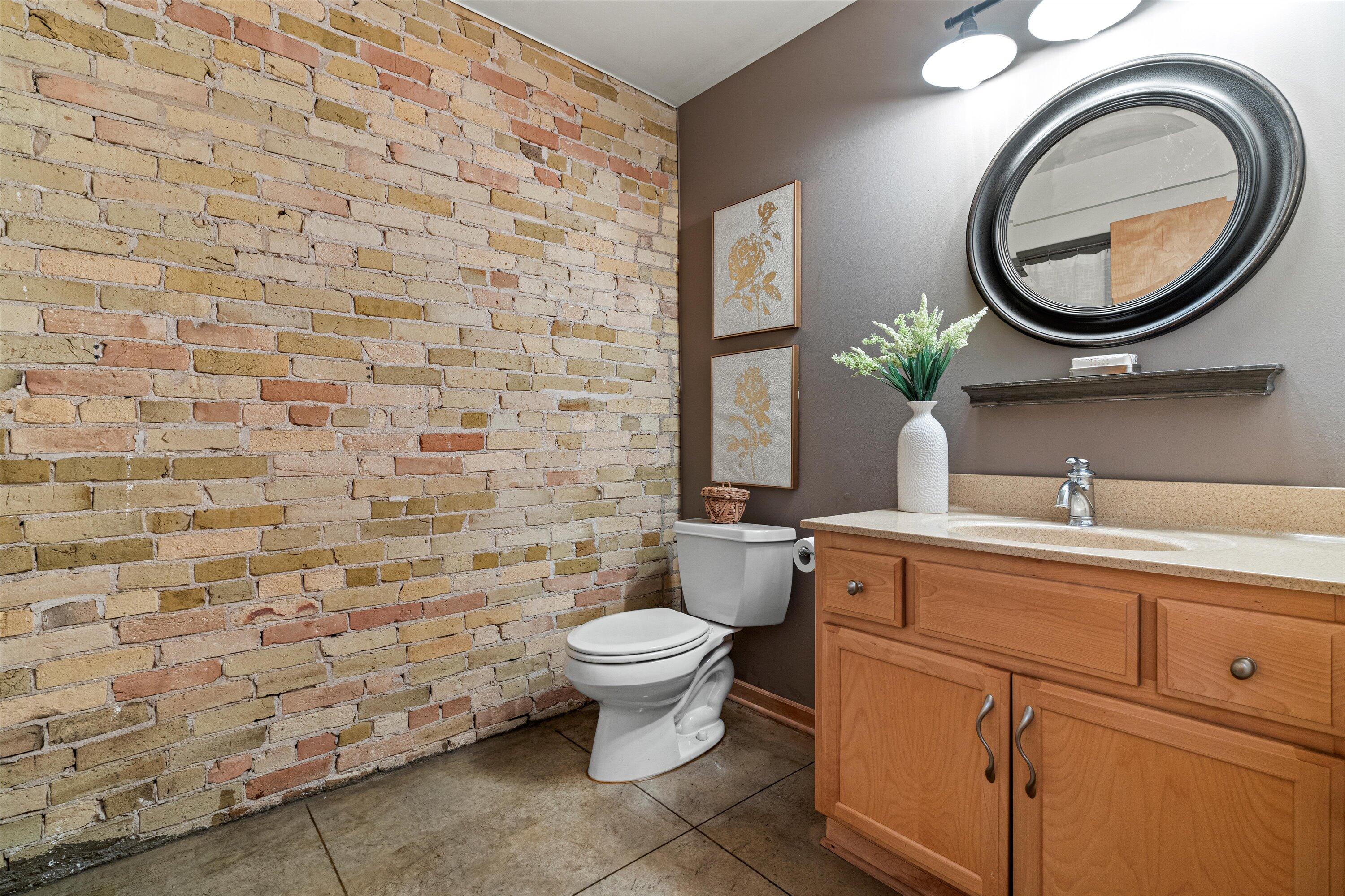 773 North Water Street, Unit 34 Milwaukee, WI 53202 - Photo 12 of 28 Full Bathroom