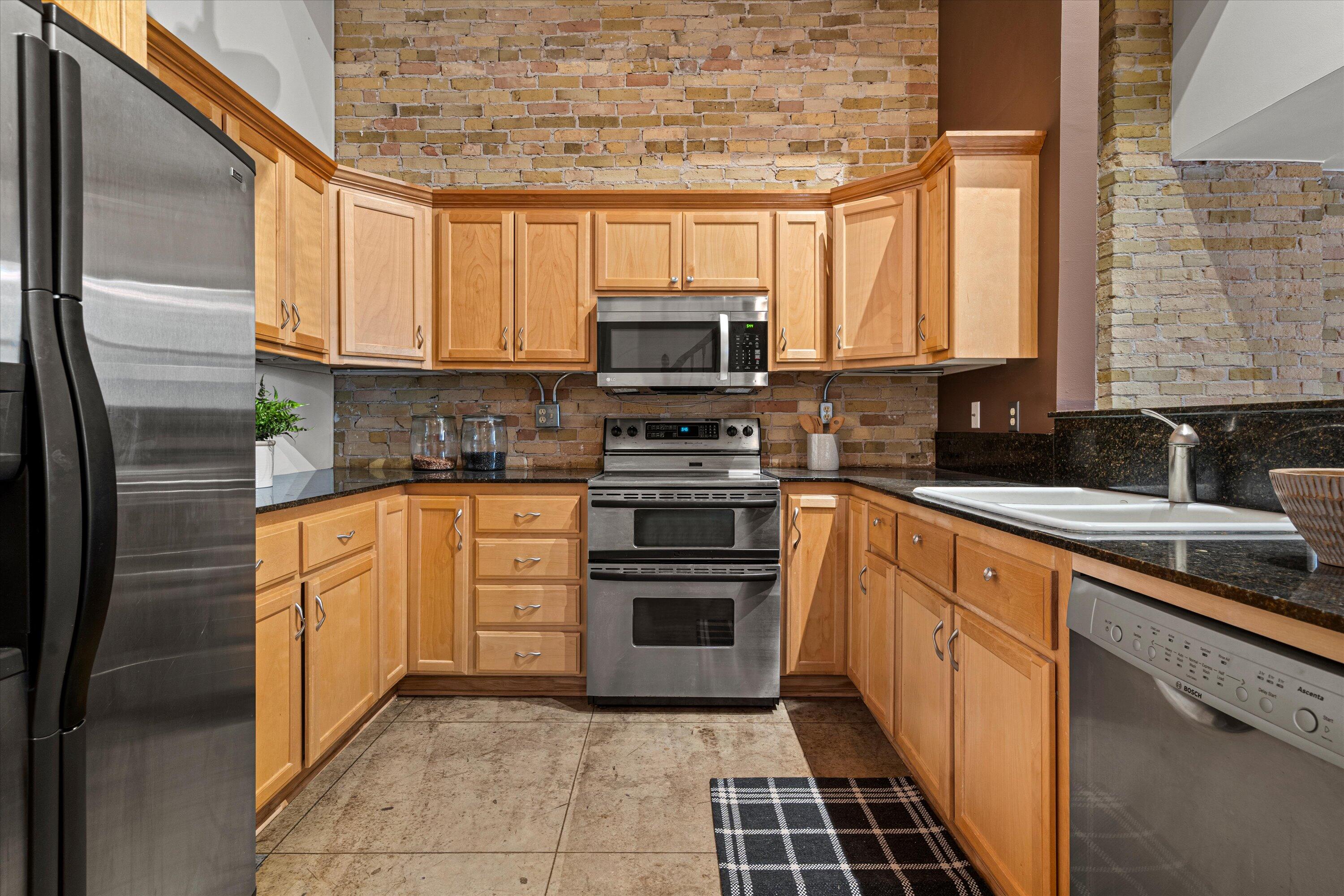 773 North Water Street, Unit 34 Milwaukee, WI 53202 - Photo 6 of 28 Kitchen
