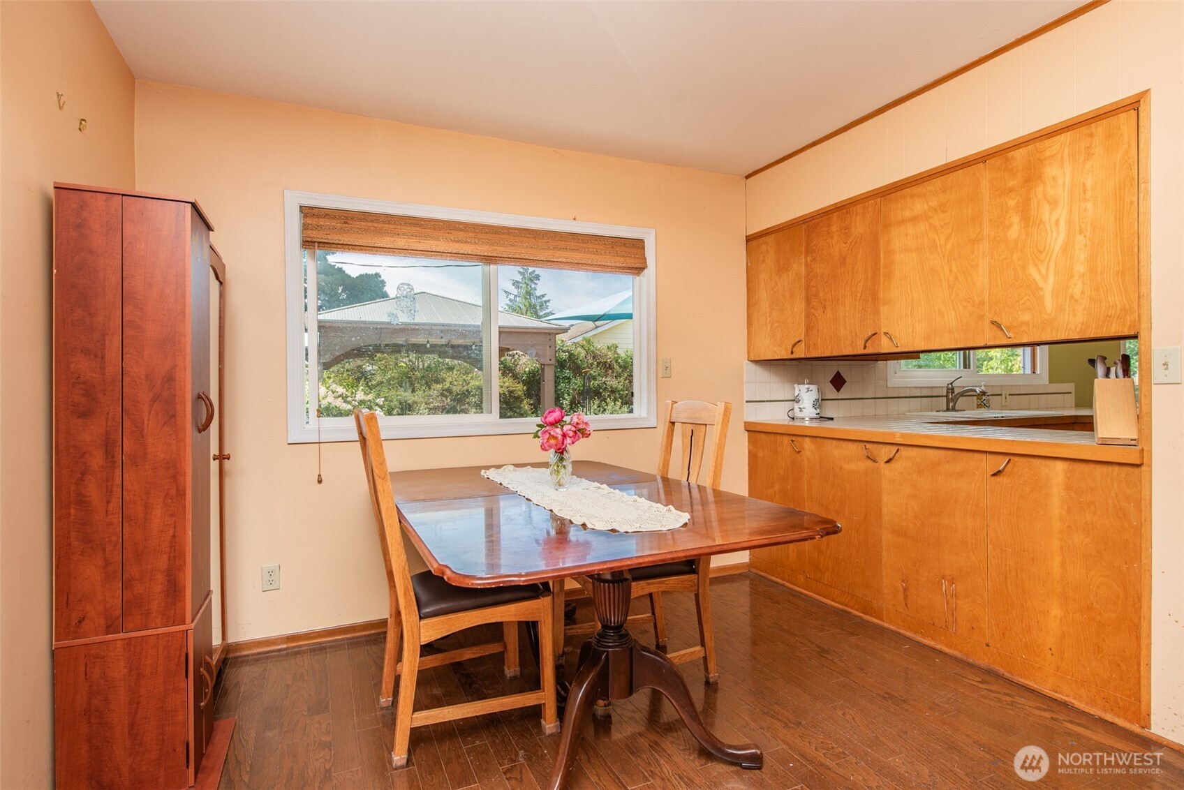 307 East Fir Street Sequim, WA 98382 - Photo 8 of 29 a dining room with furniture and window