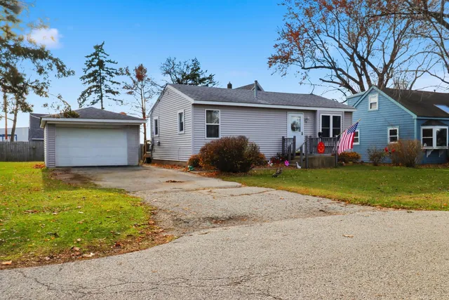 $233,000 | 3013 Emily Lane, McHenry, IL 60051