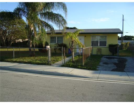 1365 West 32nd Street Riviera Beach, FL 33404 - Photo 1 of 2 Primary Photo