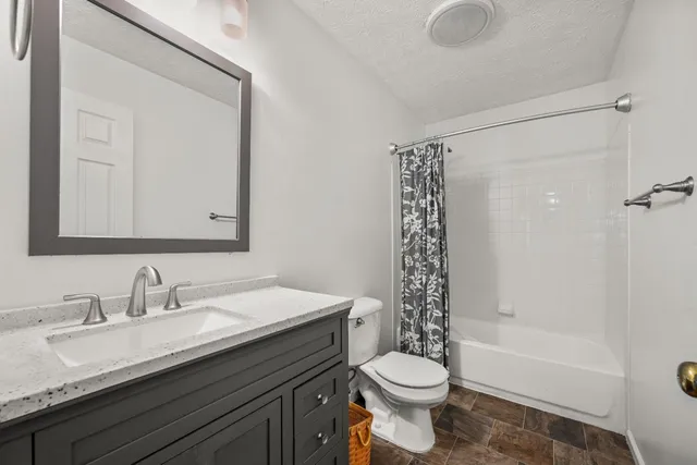 $370,000 | 2233 Picnic Woods Drive, Lawrenceburg, IN 47025