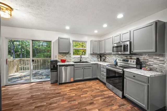 $370,000 | 2233 Picnic Woods Drive, Lawrenceburg, IN 47025