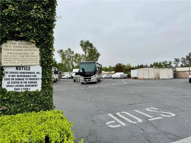 a tennis court that has tennis net