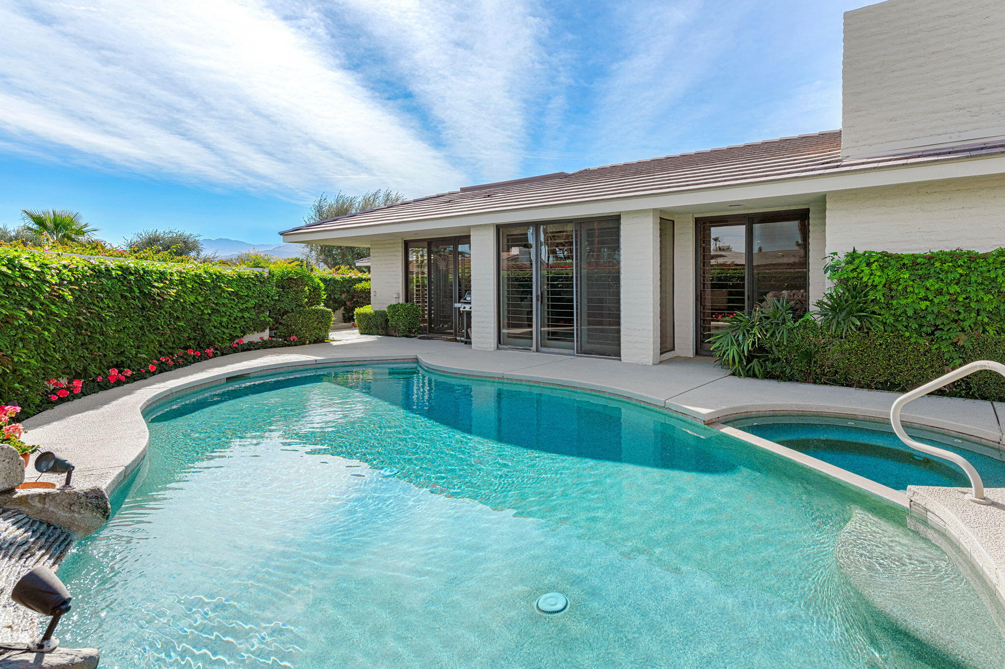 10 Creekside Drive Rancho Mirage, CA 92270 - Photo 21 of 32 a house with swimming pool in front of it