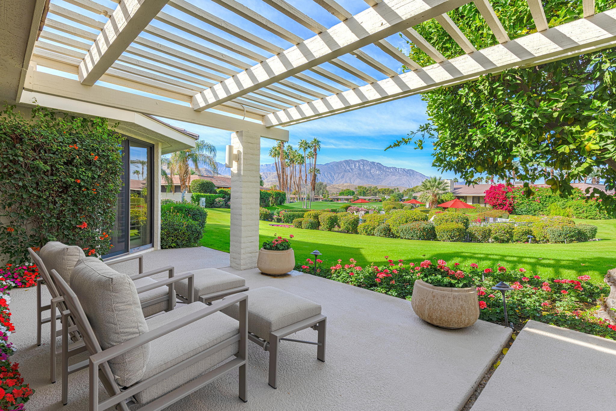 10 Creekside Drive Rancho Mirage, CA 92270 - Photo 25 of 32 a building outdoor space with patio furniture and garden