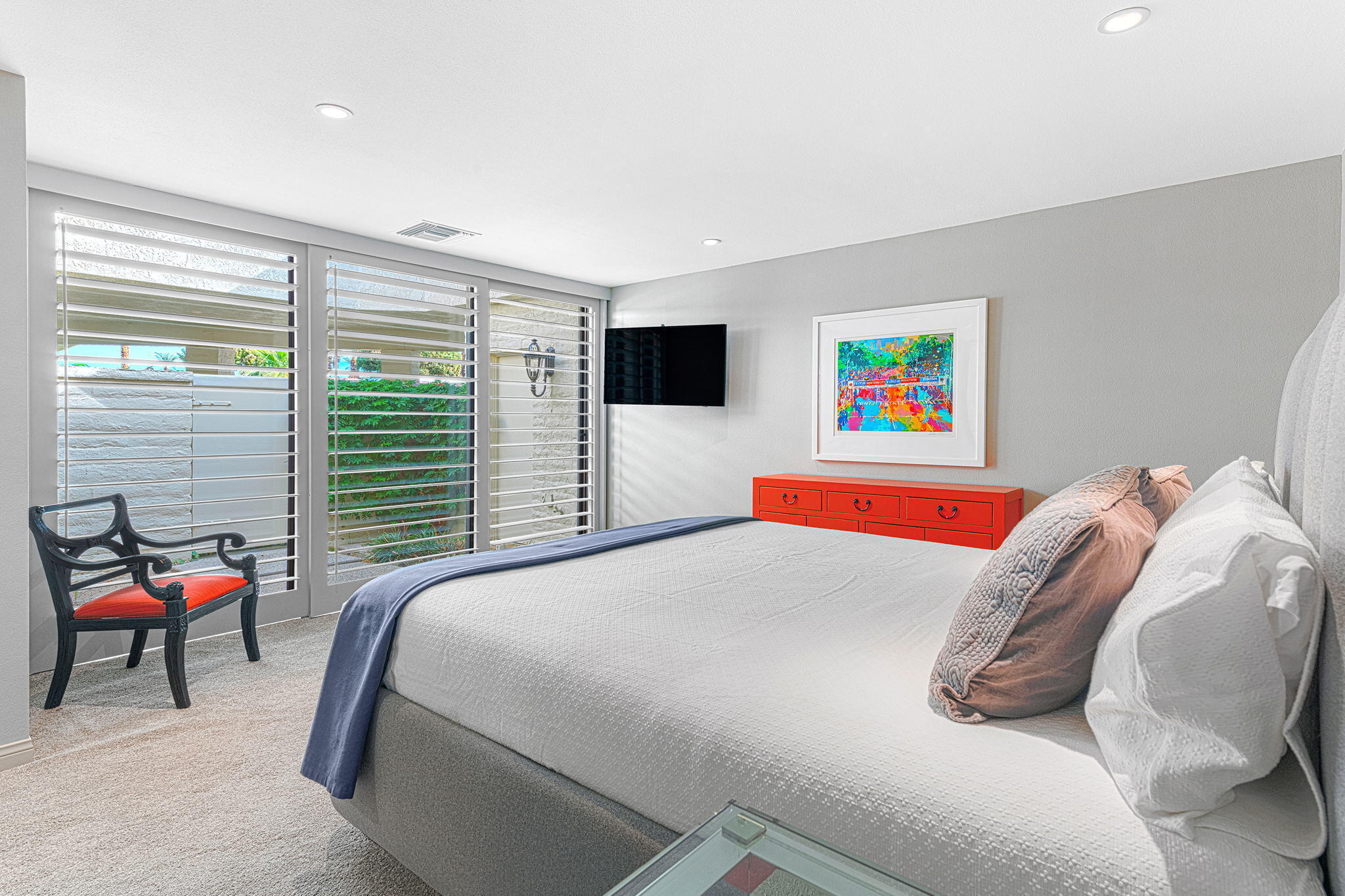 10 Creekside Drive Rancho Mirage, CA 92270 - Photo 30 of 32 a bedroom with a bed and a chair