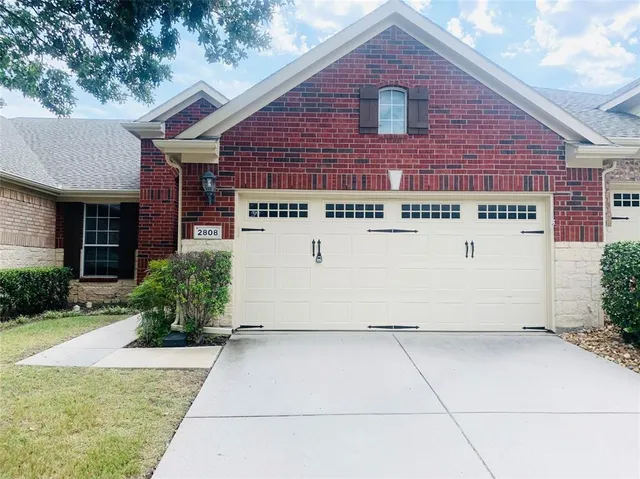 a view of a house with entryway