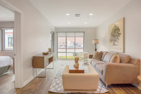 $3,800 | 10 Essex Street, Unit 407, Cambridge, MA 02139