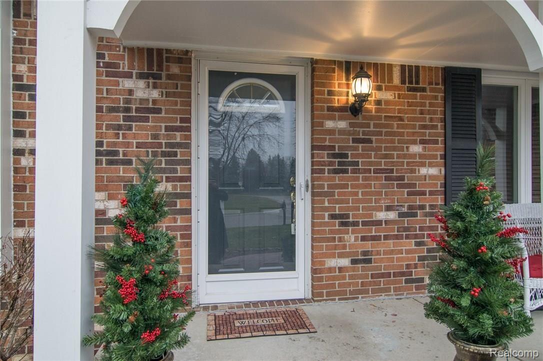 1479 Deerhurst Lane Rochester, MI 48307 - Photo 2 of 39 DSC_0347.jpg