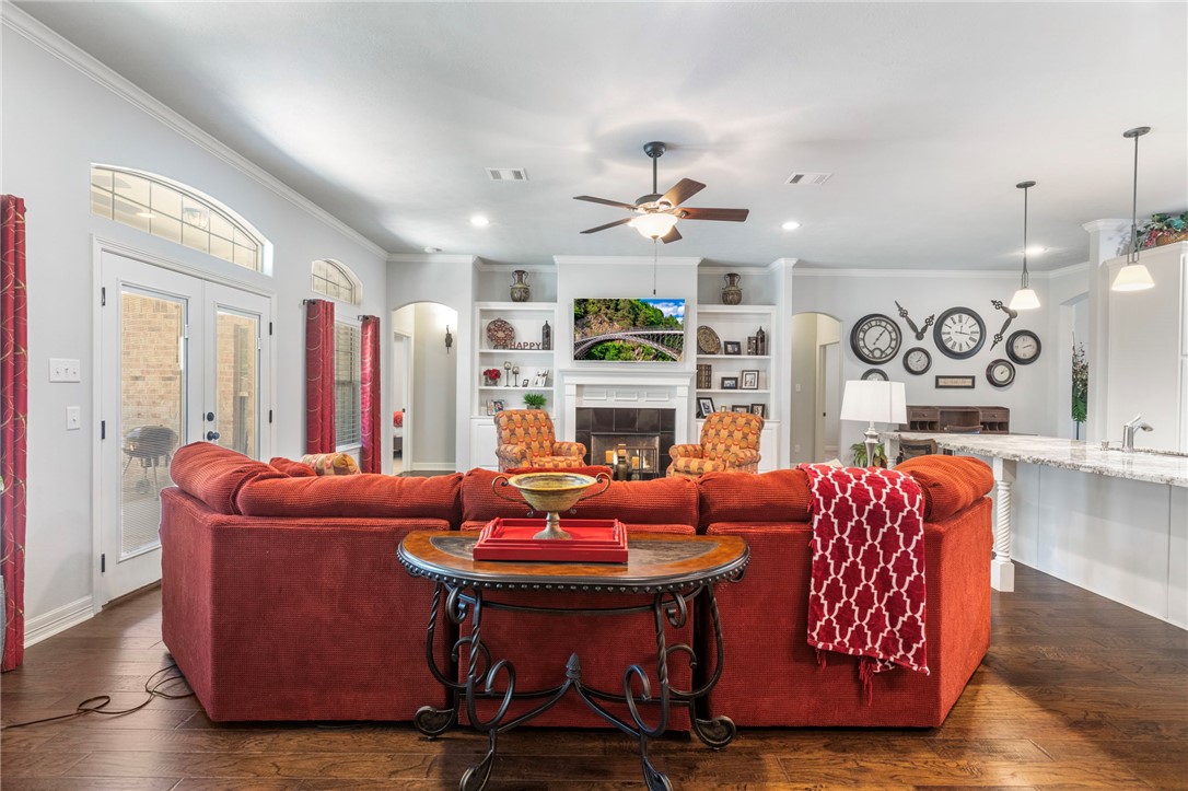 318 Cecelia Loop College Station, TX 77845 - Photo 28 of 38