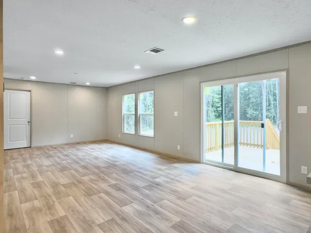 $294,000 | 846 Lawyer Lane, Cross, SC 29436