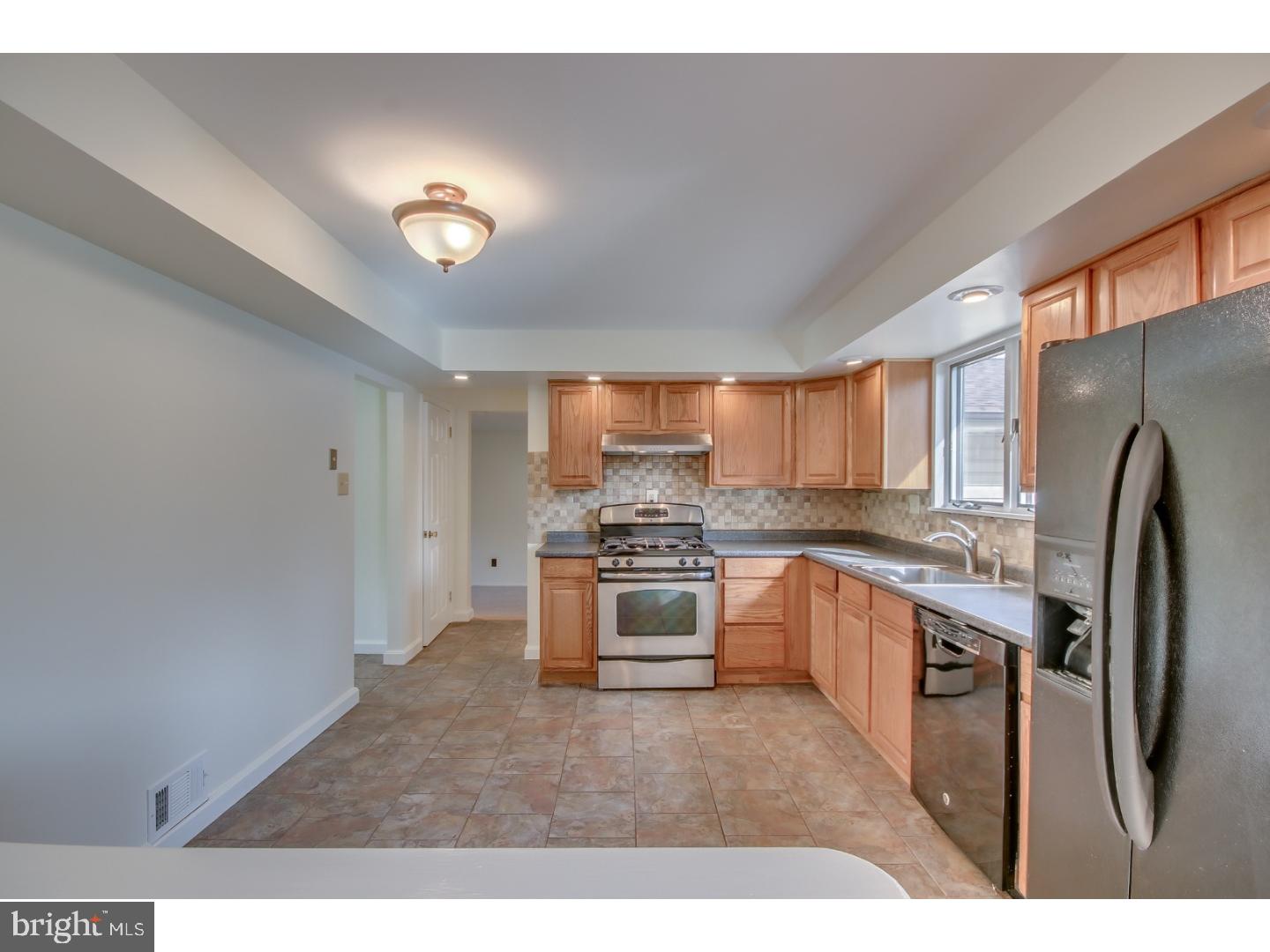 226 Waverly Road Southampton, PA 18966 - Photo 12 of 24 Kitchen