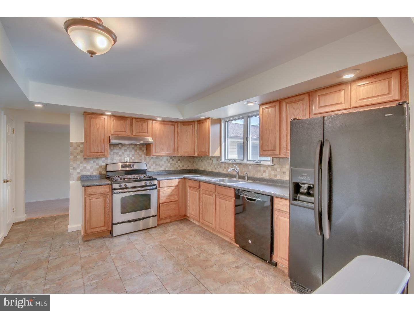 226 Waverly Road Southampton, PA 18966 - Photo 13 of 24 Kitchen