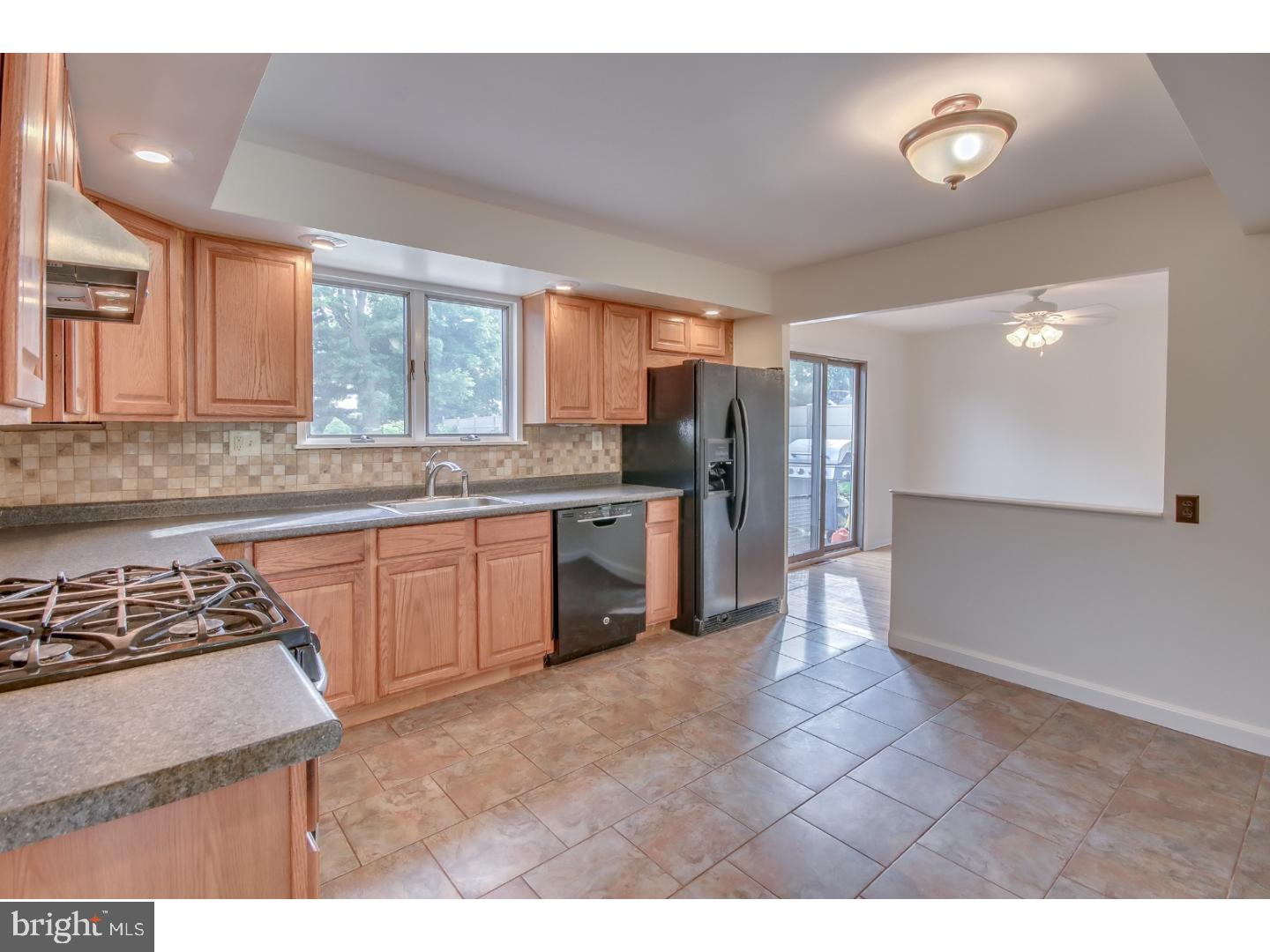 226 Waverly Road Southampton, PA 18966 - Photo 14 of 24 Kitchen