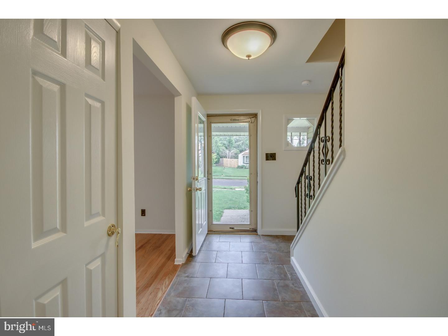 226 Waverly Road Southampton, PA 18966 - Photo 4 of 24 Foyer