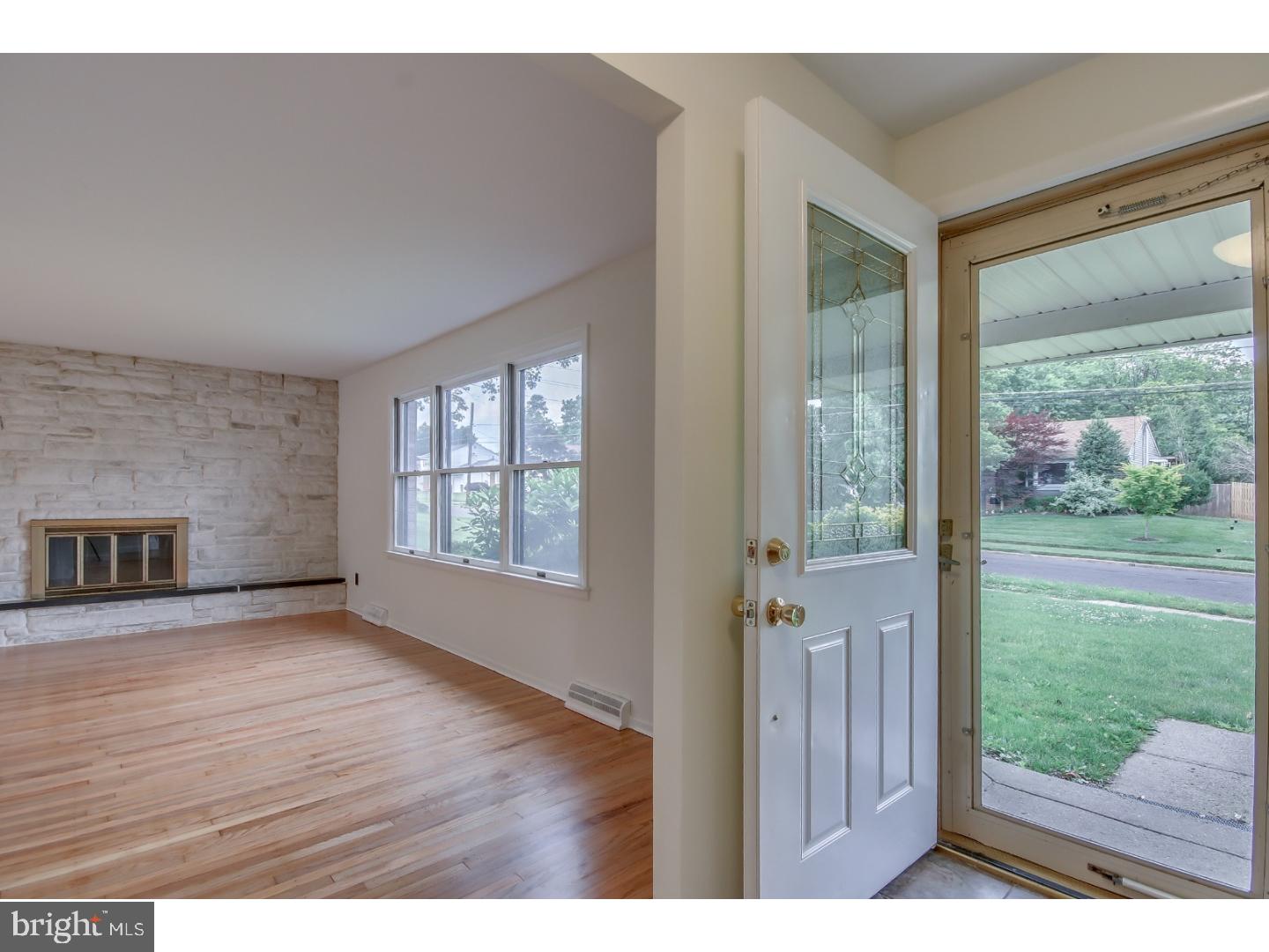 226 Waverly Road Southampton, PA 18966 - Photo 5 of 24 Gallery Image 5