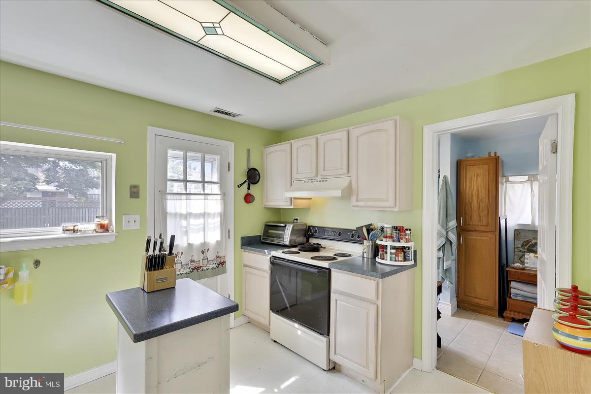 225 Lake Road Pasadena, MD 21122 - Photo 7 of 30 Kitchen