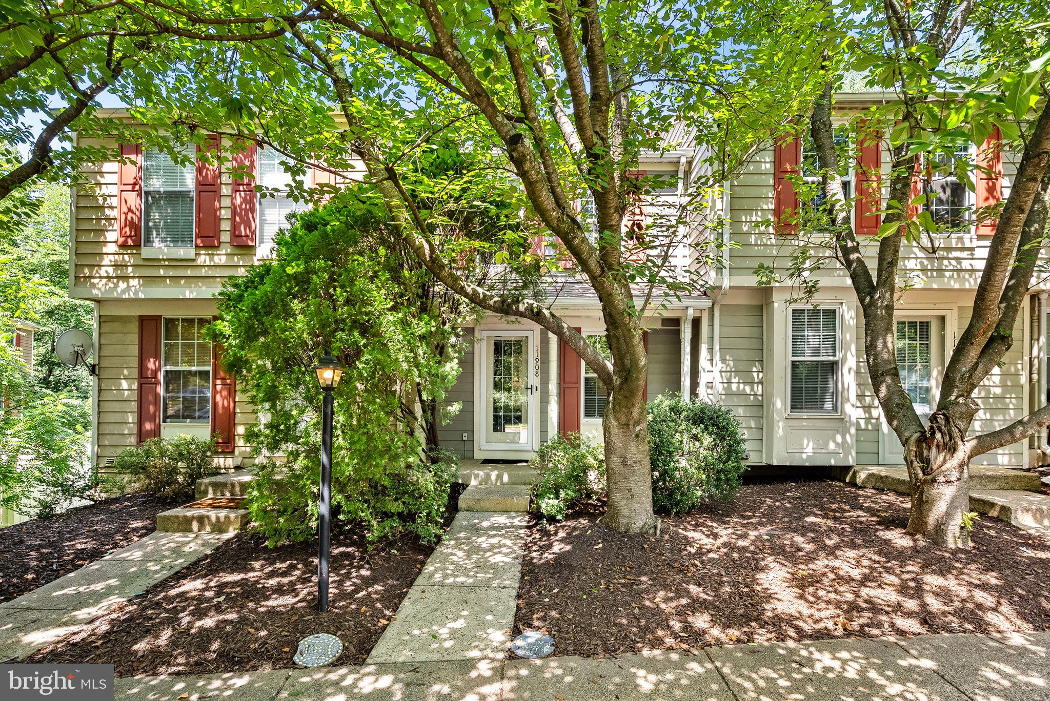 11908 Fieldthorn Court Reston, VA 20194 - Photo 4 of 47