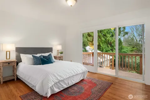 $1,100,000 | 4625 48th Avenue South, Seattle, WA 98118