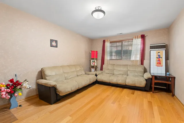 $374,500 | 9411 Albany Court, Orland Park, IL 60467