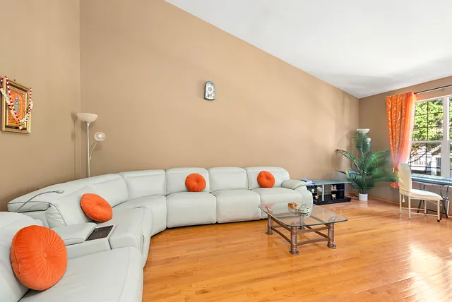 $374,500 | 9411 Albany Court, Orland Park, IL 60467