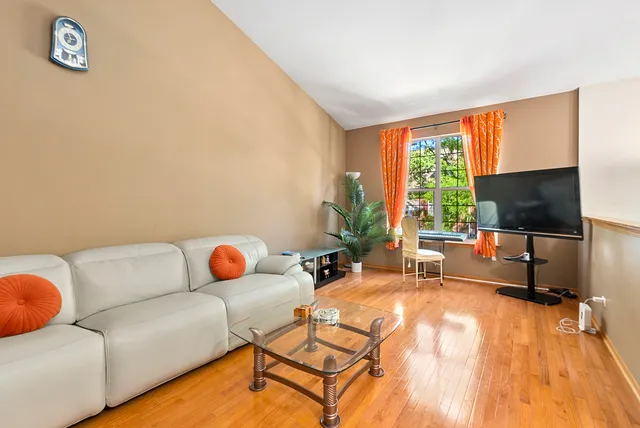 $374,500 | 9411 Albany Court, Orland Park, IL 60467