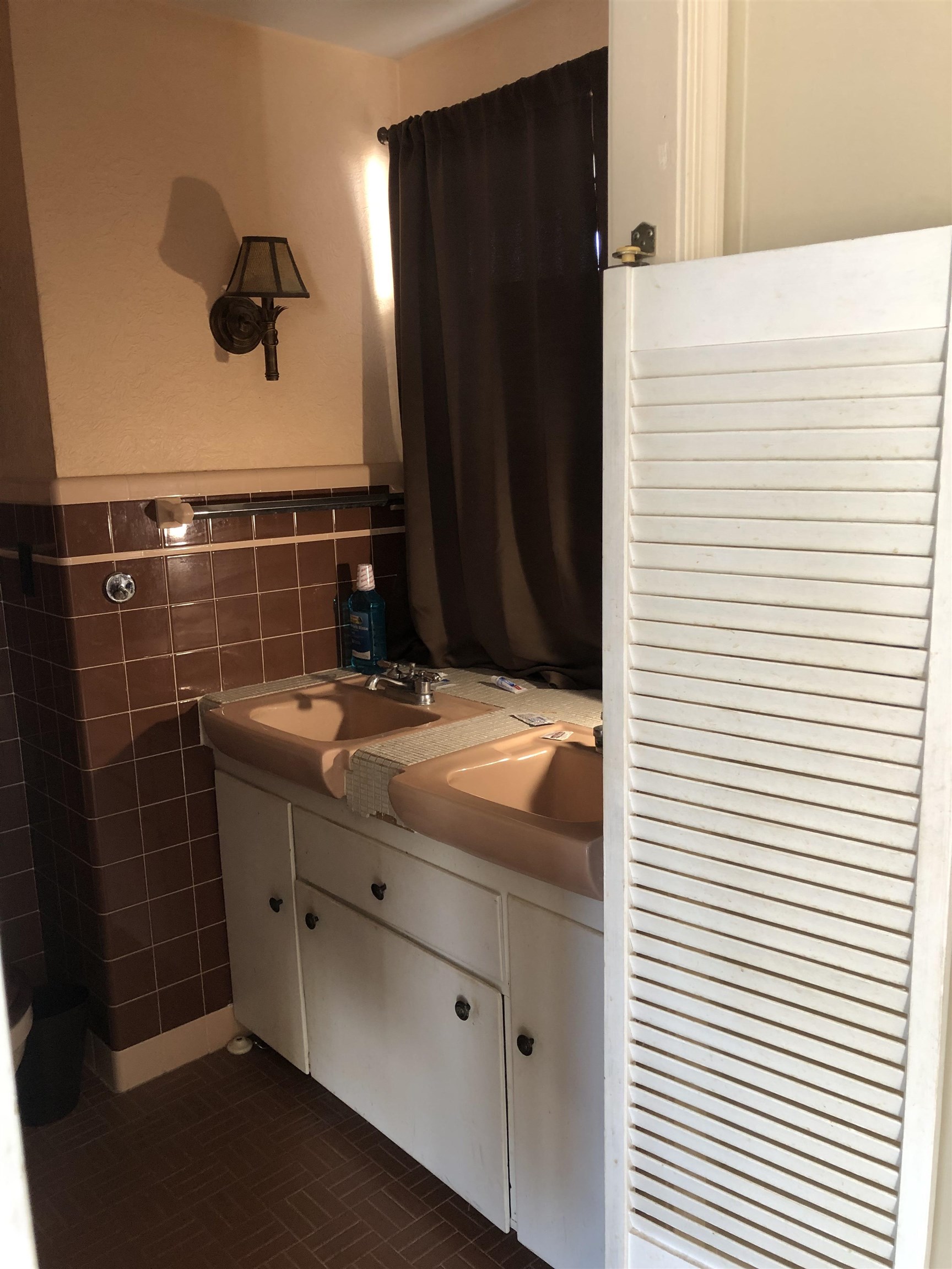 210 South Railroad Avenue Rio Grande, NJ 08242 - Photo 24 of 36 a bathroom with a sink and a mirror