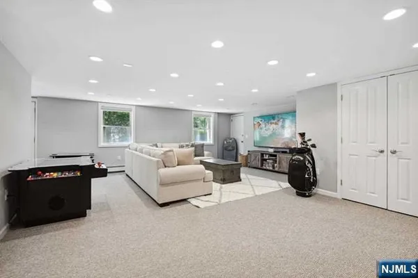 $6,000 | 204 Deerfield Lane, Franklin Lakes, NJ 07417