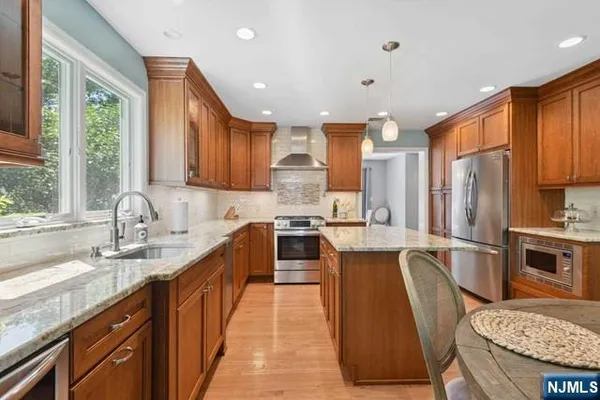 $6,000 | 204 Deerfield Lane, Franklin Lakes, NJ 07417