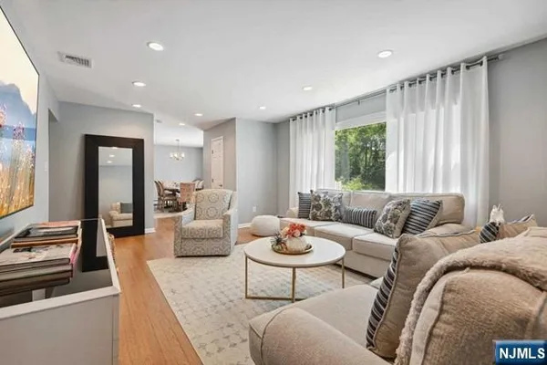 $6,000 | 204 Deerfield Lane, Franklin Lakes, NJ 07417