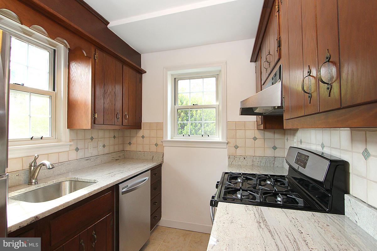1027 Lanark Way Silver Spring, MD 20901 - Photo 14 of 27 Kitchen