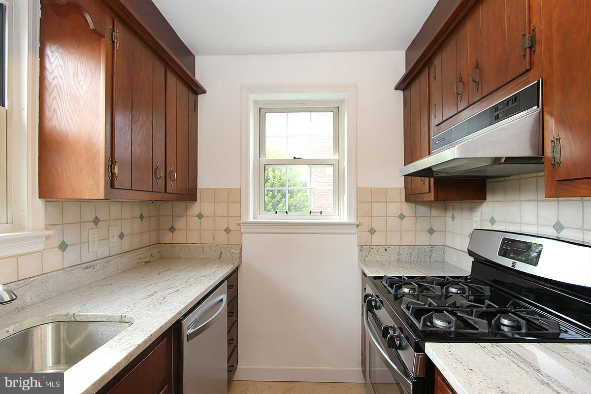 1027 Lanark Way Silver Spring, MD 20901 - Photo 15 of 27 Kitchen