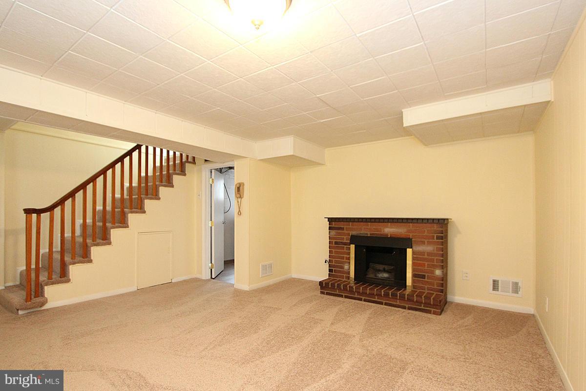 1027 Lanark Way Silver Spring, MD 20901 - Photo 18 of 27 Family Room