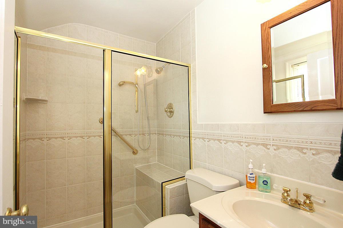 1027 Lanark Way Silver Spring, MD 20901 - Photo 20 of 27 Bath