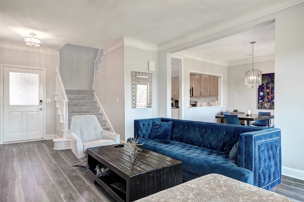 16 Tournament Way The Hills, TX 78738 - Photo 28 of 40 a living room with furniture and wooden floor