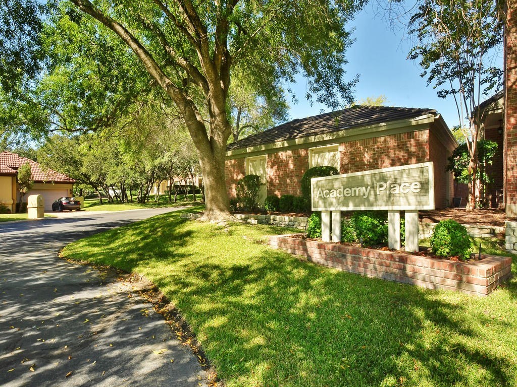 16 Tournament Way The Hills, TX 78738 - Photo 6 of 40 a view of a yard with plants and a barbeque