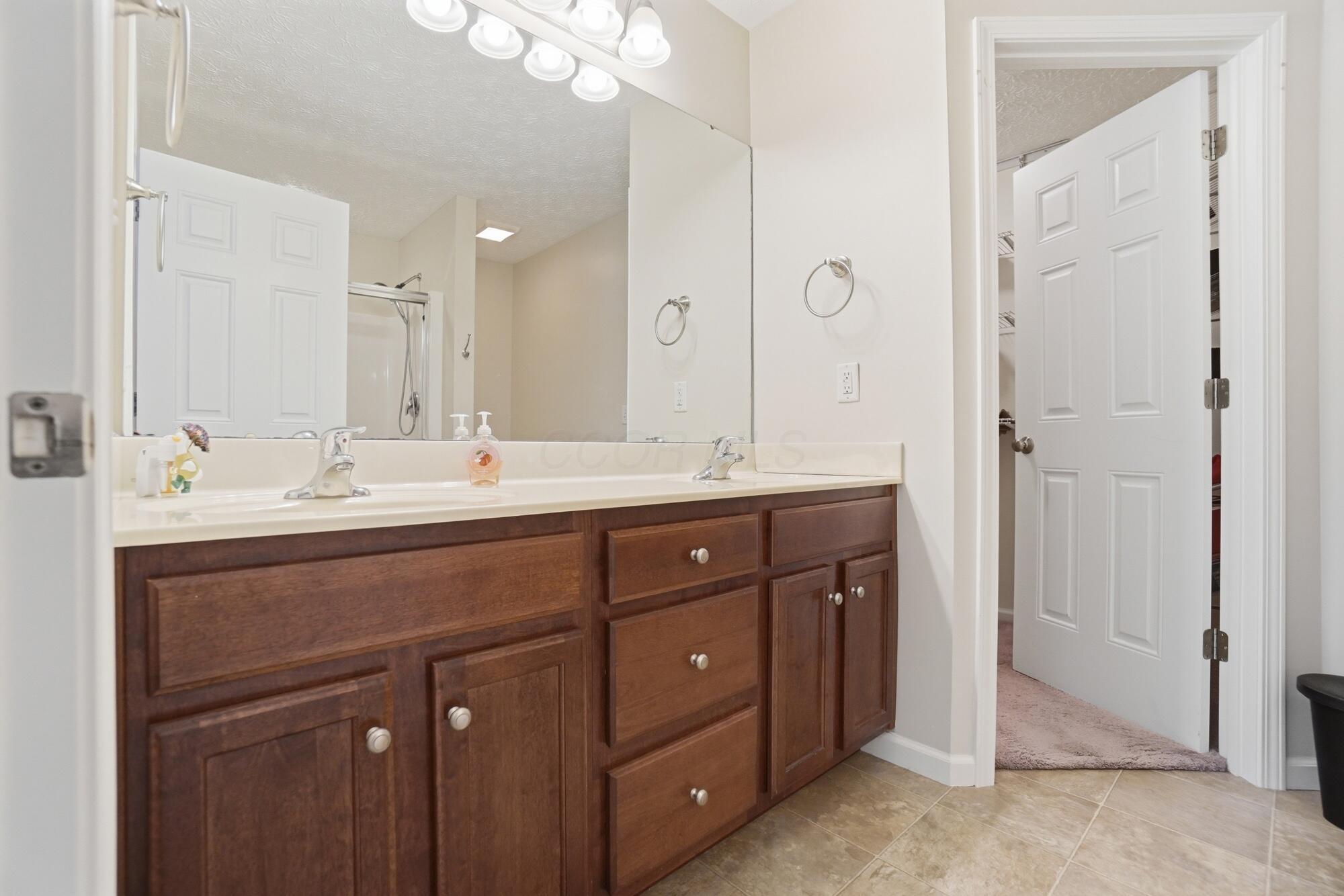 1728 Hunters Ridge Drive Troy, OH 45373 - Photo 24 of 47 Owner Suite - 1728 Hunters Ridge Drive, Troy, OH 45373
